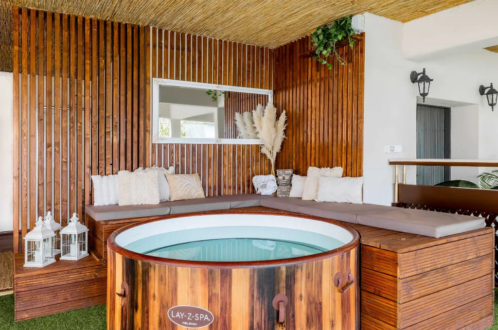 Villa with Pool and Spa in Vlaškovec