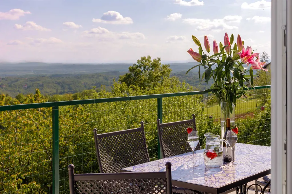 Villa with Pool and Spa in Vlaškovec