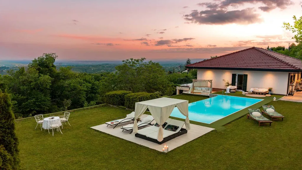Villa with Pool and Spa in Vlaškovec