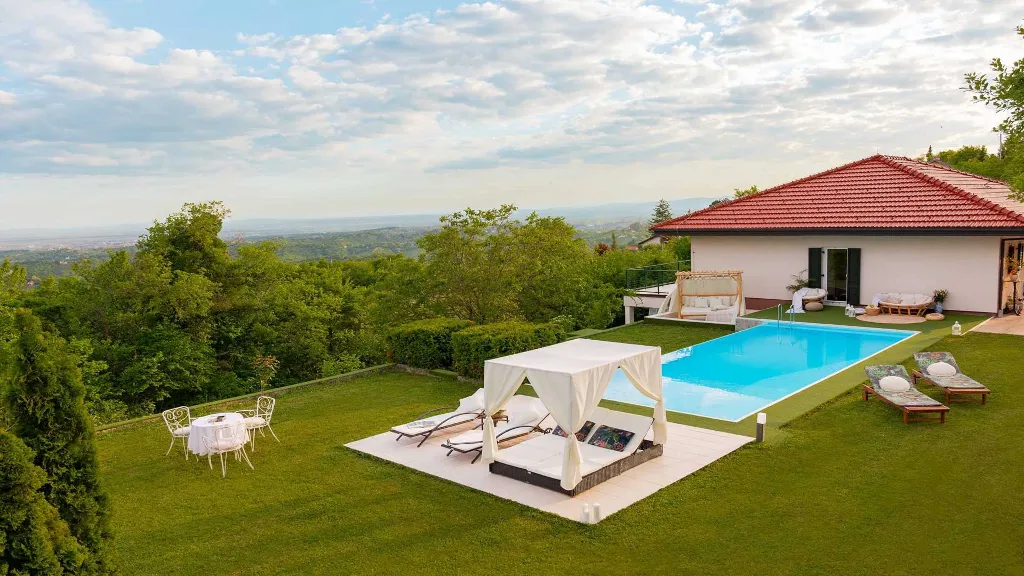 Villa with Pool and Spa in Vlaškovec
