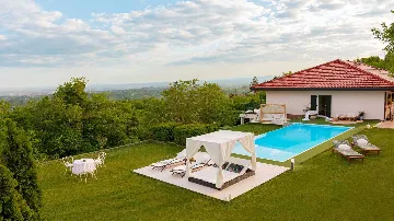 Villa with Pool and Spa in Vlaškovec