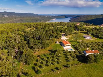 Villa in Barban with Pool and Garden