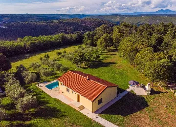 Villa in Barban with Pool and Garden