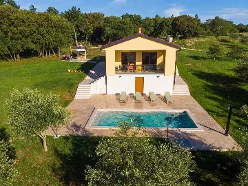 Villa in Barban with Pool and Garden