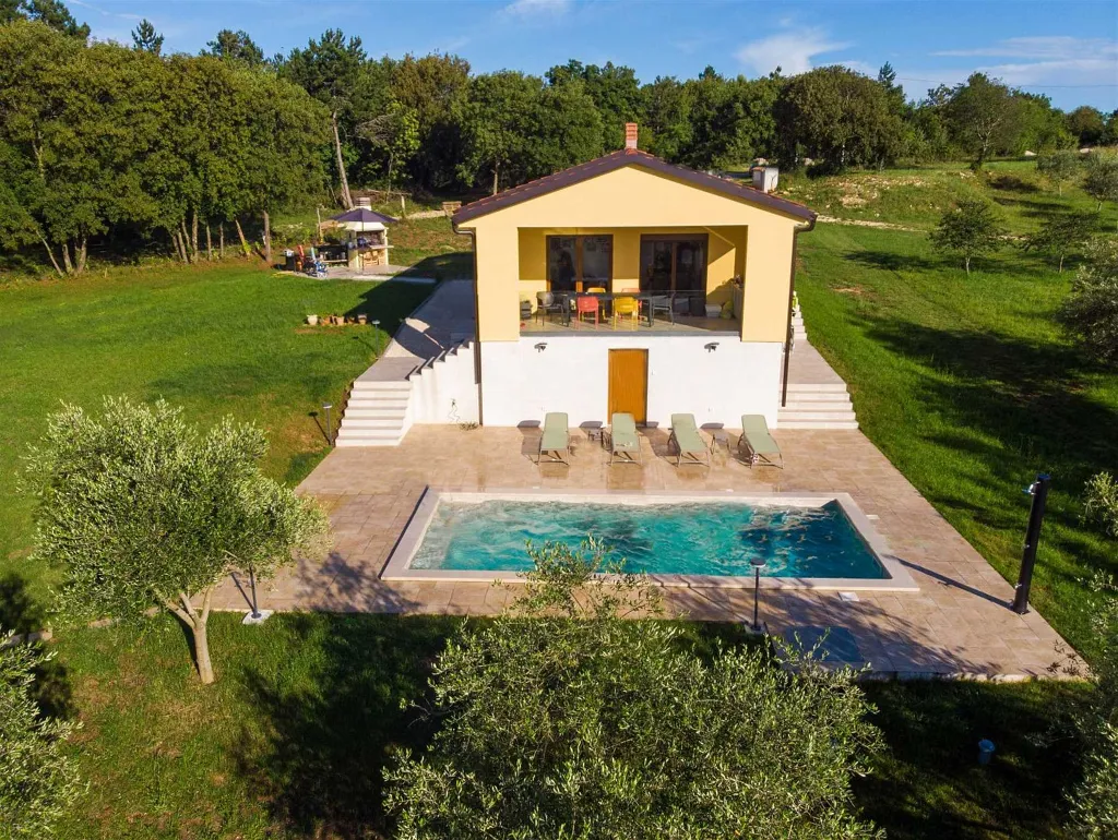 Villa in Barban with Pool and Garden