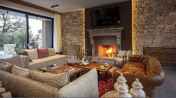 Sea View Villa in Barat for 14 Guests