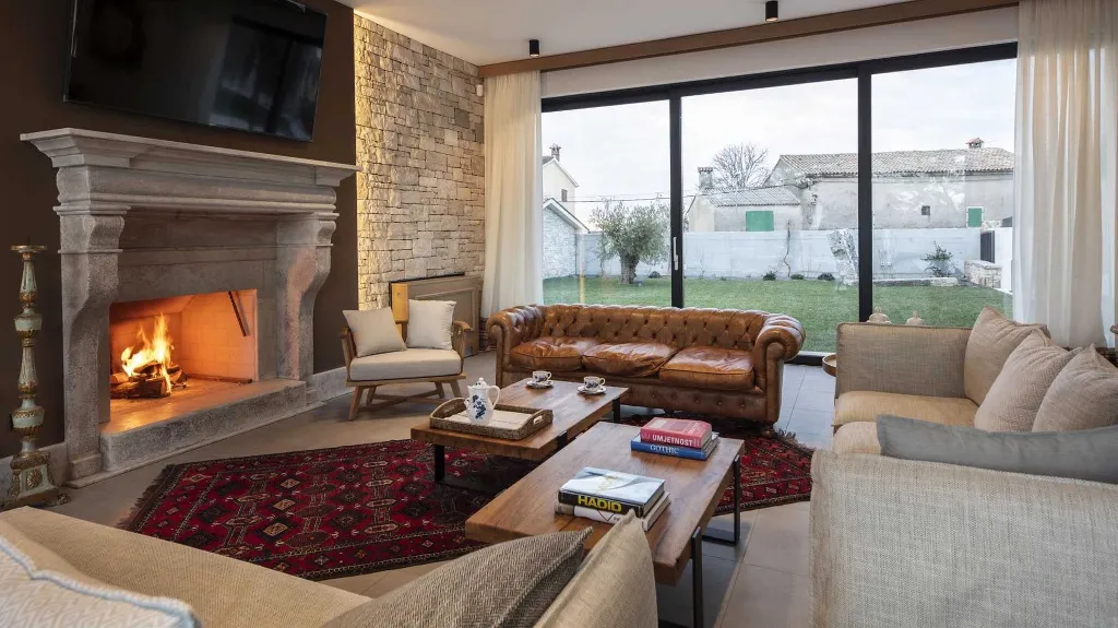 Sea View Villa in Barat for 14 Guests