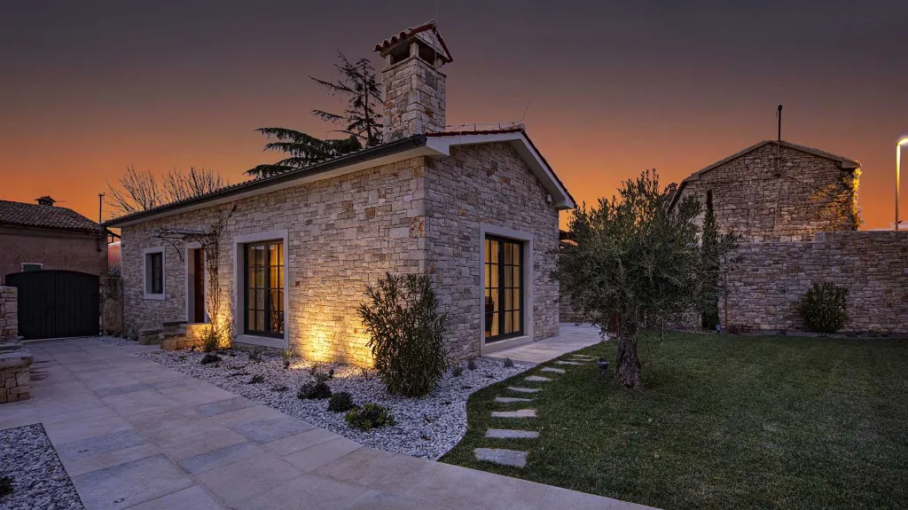 Sea View Villa in Barat for 14 Guests