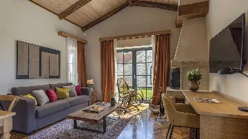 Sea View Villa in Barat for 14 Guests