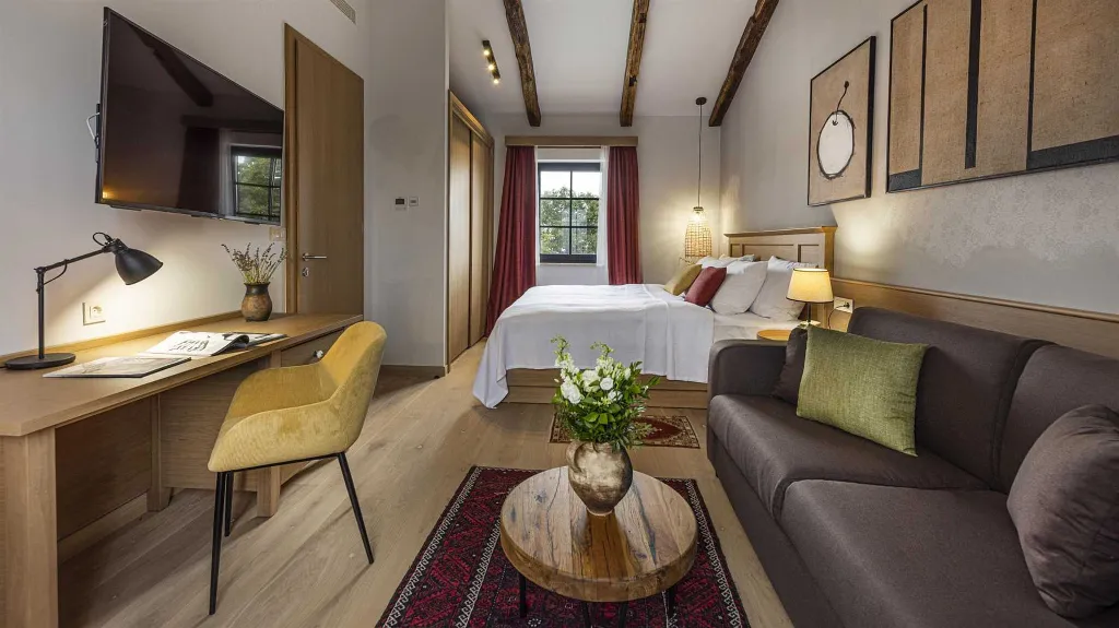 Sea View Villa in Barat for 14 Guests