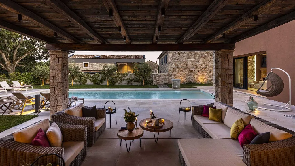 Sea View Villa in Barat for 14 Guests