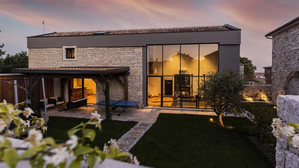 Sea View Villa in Barat for 14 Guests