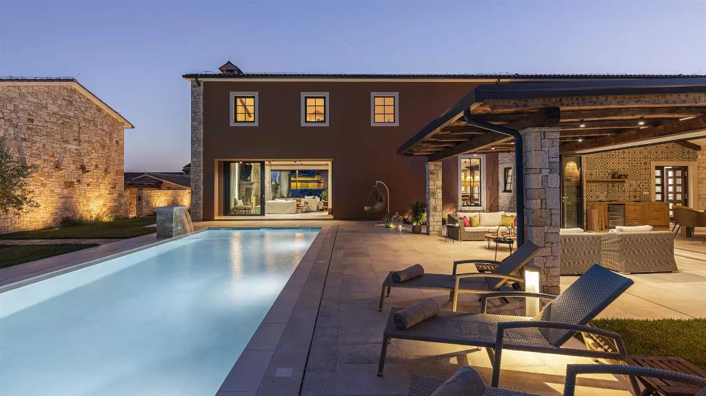 Sea View Villa in Barat for 14 Guests