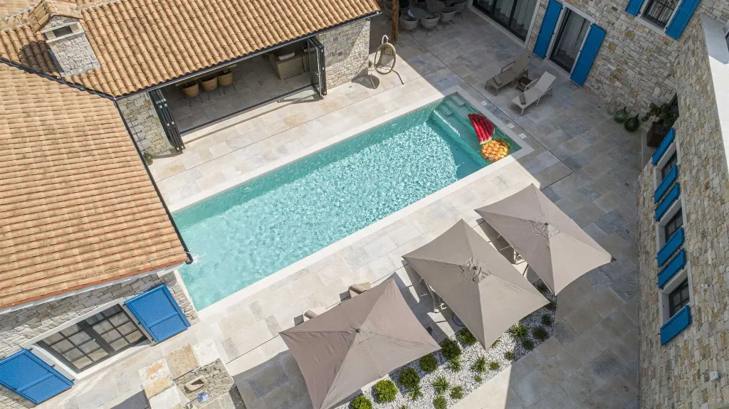 4-Bedroom Villa in Barat with Sea View