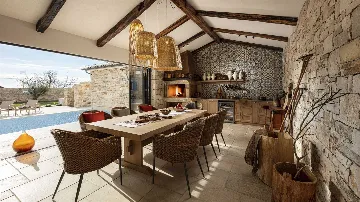 4-Bedroom Villa in Barat with Sea View