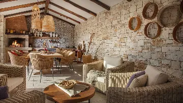 4-Bedroom Villa in Barat with Sea View