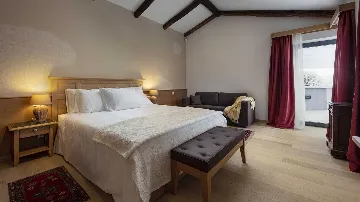 4-Bedroom Villa in Barat with Sea View