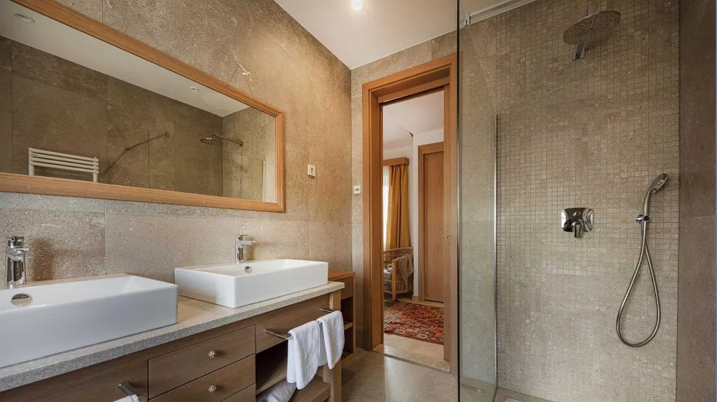 4-Bedroom Villa in Barat with Sea View