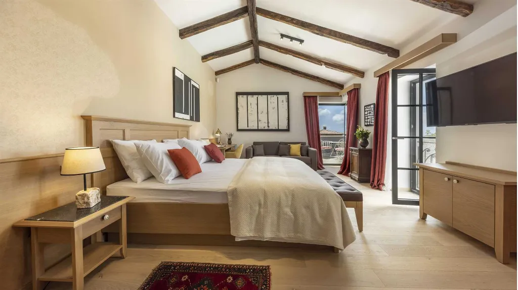 4-Bedroom Villa in Barat with Sea View