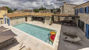 4-Bedroom Villa in Barat with Sea View