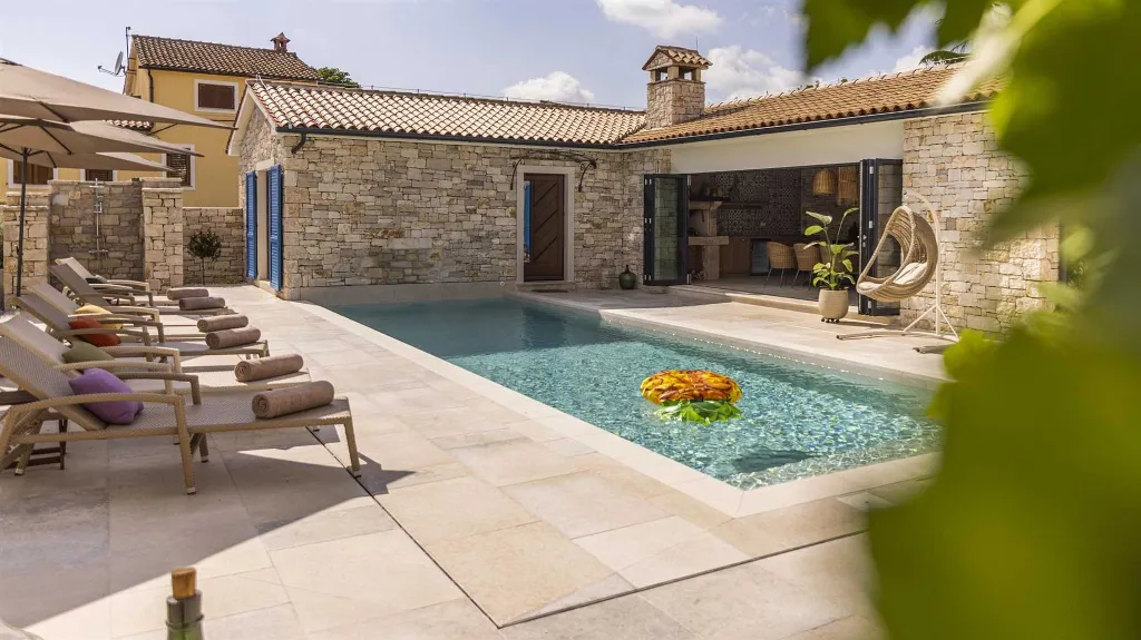 4-Bedroom Villa in Barat with Sea View