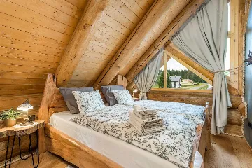 Wooden Villa in Hlevci for Up to 5 Guests