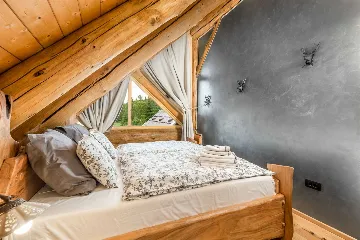 Wooden Villa in Hlevci for Up to 5 Guests