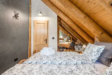 Wooden Villa in Hlevci for Up to 5 Guests