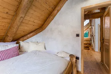 Wooden Villa in Hlevci for Up to 5 Guests