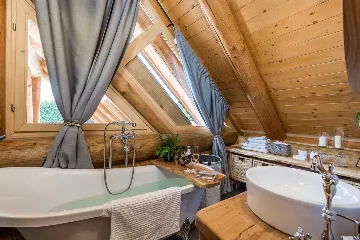 Wooden Villa in Hlevci for Up to 5 Guests