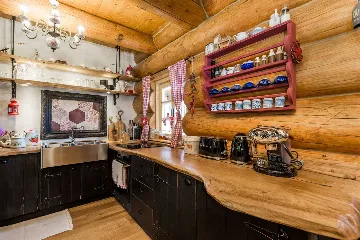 Wooden Villa in Hlevci for Up to 5 Guests