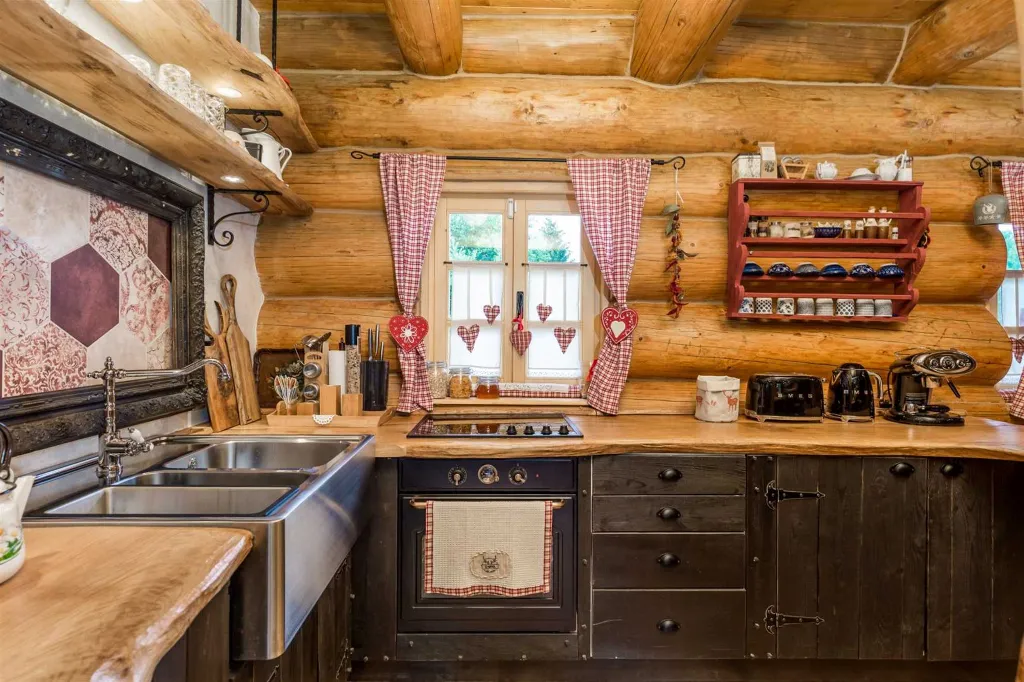 Wooden Villa in Hlevci for Up to 5 Guests