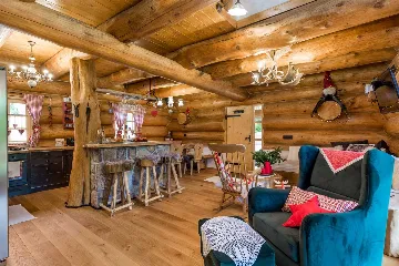 Wooden Villa in Hlevci for Up to 5 Guests