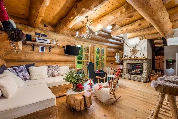 Wooden Villa in Hlevci for Up to 5 Guests