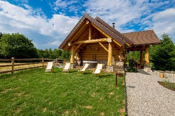 Wooden Villa in Hlevci for Up to 5 Guests
