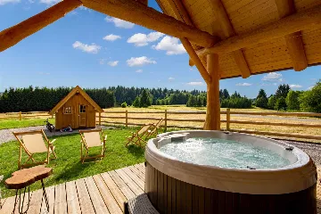 Wooden Villa in Hlevci for Up to 5 Guests