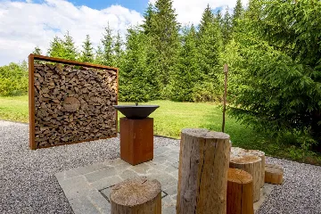 Wooden Villa in Hlevci for Up to 5 Guests