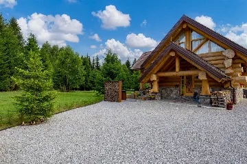Wooden Villa in Hlevci for Up to 5 Guests