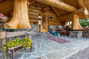 Wooden Villa in Hlevci for Up to 5 Guests