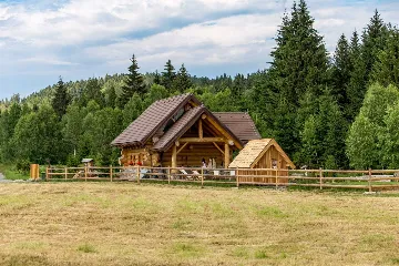 Wooden Villa in Hlevci for Up to 5 Guests