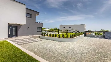 Villa in Juršići for up to 10 Guests