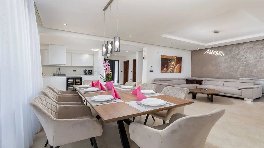Villa in Juršići for up to 10 Guests