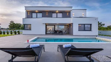 Villa in Juršići for up to 10 Guests