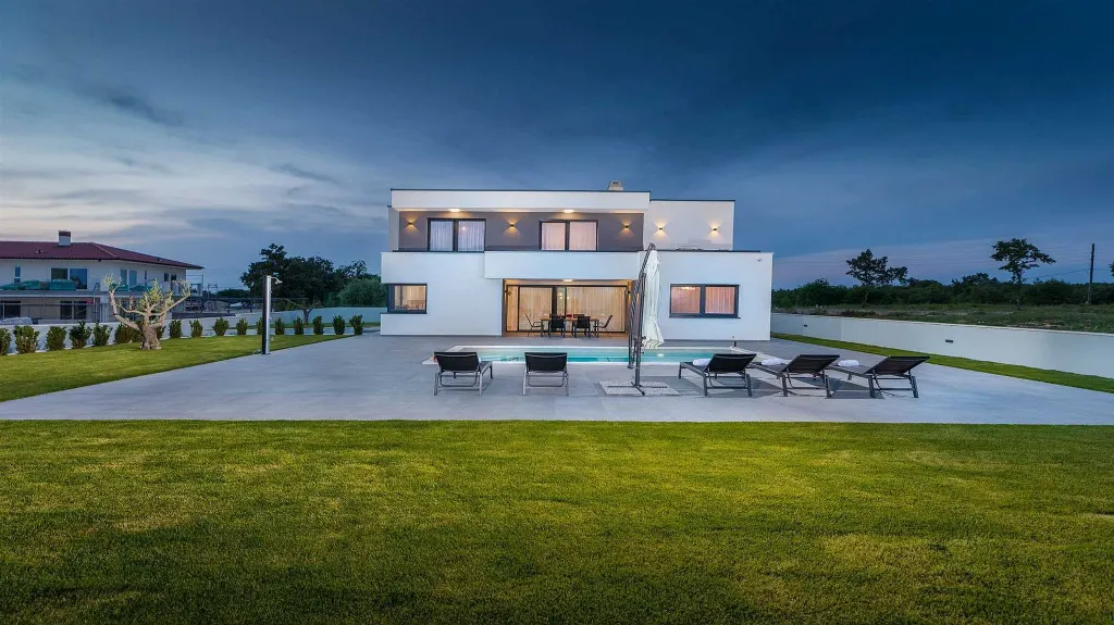 Villa in Juršići for up to 10 Guests