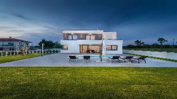 Villa in Juršići for up to 10 Guests