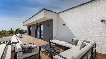 Villa in Juršići for up to 10 Guests