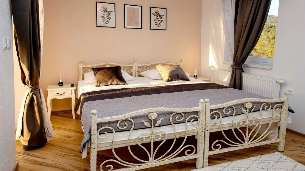 Villa for Up to 7 Guests in Dubrava kod Šibenika