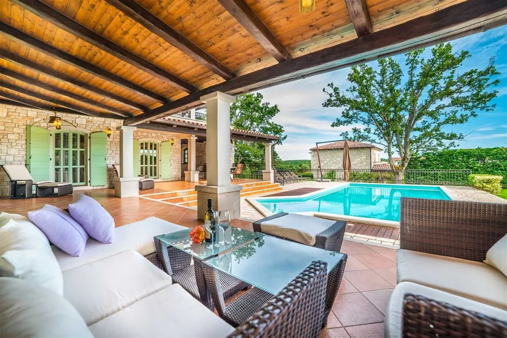 Villa in Barat for Up to 11 Guests