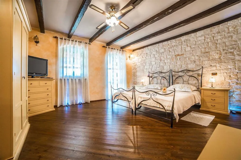 Villa in Barat for Up to 11 Guests