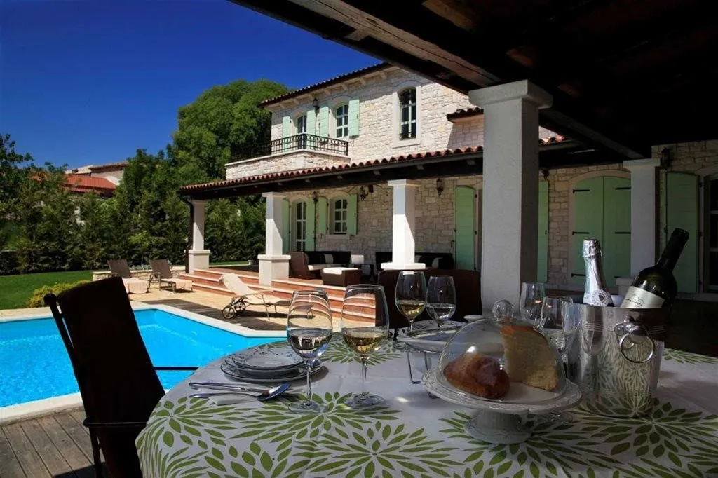 Villa in Barat for Up to 11 Guests
